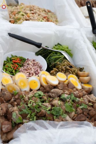 ภาพ No.189481:พิธีถวายภัตตาหารเป็นสังฆทาน แด่พระธรรมยาตรา ในโครงการธรรมยาตรา กตัญญูบูชา มหาปูชนียาจารย์ พระมงคลเทพมุนี(สด จนฺทสโร) พระผู้ปราบมาร อนุสรณ์สถาน 7 แห่ง ปีที่ 13 ณ อนุสรณ์สถานมหาวิหารพระมงคลเทพมุนี (โลตัสแลนด์) อ.สองพี่น้อง จ.สุพรรณบุรี วันที่ 5 มกราคม 2568