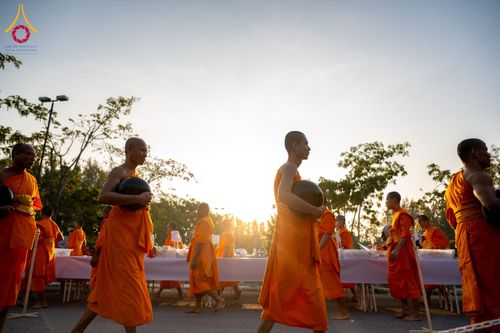 ภาพ No.189506:พิธีถวายภัตตาหารเป็นสังฆทาน แด่พระธรรมยาตรา ในโครงการธรรมยาตรา กตัญญูบูชา มหาปูชนียาจารย์ พระมงคลเทพมุนี(สด จนฺทสโร) พระผู้ปราบมาร อนุสรณ์สถาน 7 แห่ง ปีที่ 13 ณ อนุสรณ์สถานมหาวิหารพระมงคลเทพมุนี (โลตัสแลนด์) อ.สองพี่น้อง จ.สุพรรณบุรี วันที่ 5 มกราคม 2568