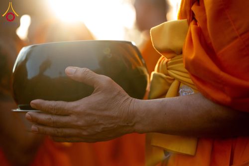 ภาพ No.189508:พิธีถวายภัตตาหารเป็นสังฆทาน แด่พระธรรมยาตรา ในโครงการธรรมยาตรา กตัญญูบูชา มหาปูชนียาจารย์ พระมงคลเทพมุนี(สด จนฺทสโร) พระผู้ปราบมาร อนุสรณ์สถาน 7 แห่ง ปีที่ 13 ณ อนุสรณ์สถานมหาวิหารพระมงคลเทพมุนี (โลตัสแลนด์) อ.สองพี่น้อง จ.สุพรรณบุรี วันที่ 5 มกราคม 2568