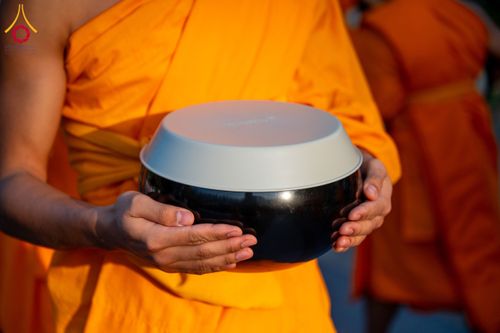 ภาพ No.189519:พิธีถวายภัตตาหารเป็นสังฆทาน แด่พระธรรมยาตรา ในโครงการธรรมยาตรา กตัญญูบูชา มหาปูชนียาจารย์ พระมงคลเทพมุนี(สด จนฺทสโร) พระผู้ปราบมาร อนุสรณ์สถาน 7 แห่ง ปีที่ 13 ณ อนุสรณ์สถานมหาวิหารพระมงคลเทพมุนี (โลตัสแลนด์) อ.สองพี่น้อง จ.สุพรรณบุรี วันที่ 5 มกราคม 2568