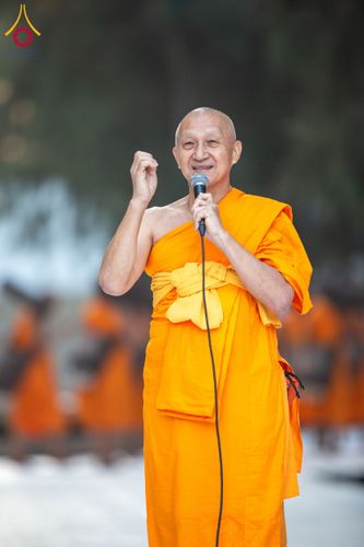 ภาพ No.189521:พิธีถวายภัตตาหารเป็นสังฆทาน แด่พระธรรมยาตรา ในโครงการธรรมยาตรา กตัญญูบูชา มหาปูชนียาจารย์ พระมงคลเทพมุนี(สด จนฺทสโร) พระผู้ปราบมาร อนุสรณ์สถาน 7 แห่ง ปีที่ 13 ณ อนุสรณ์สถานมหาวิหารพระมงคลเทพมุนี (โลตัสแลนด์) อ.สองพี่น้อง จ.สุพรรณบุรี วันที่ 5 มกราคม 2568