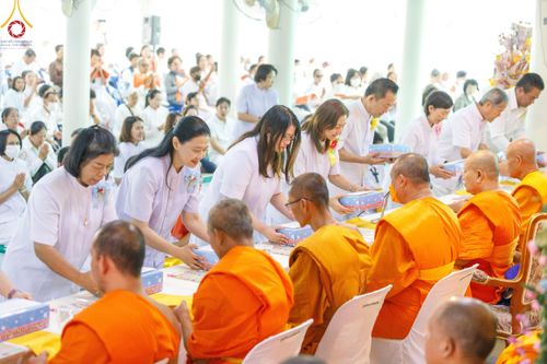 ภาพ No.189646:พิธีทอดผ้าป่าทำนุบำรุงศาสนสถาน ในโครงการธรรมยาตรา กตัญญูบูชา มหาปูชนียาจารย์ พระมงคลเทพมุนี(สด จนฺทสโร) พระผู้ปราบมาร อนุสรณ์สถาน 7 แห่ง ปีที่ 13 ณ วัดสองพี่น้อง ต.ต้นตาล อ.สองพี่น้อง จ.สุพรรณบุรี วันที่ 5 มกราคม พ.ศ. 2568