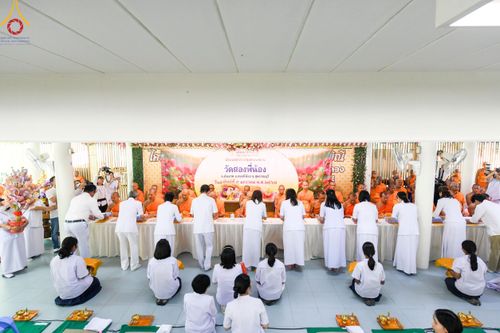 ภาพ No.189647:พิธีทอดผ้าป่าทำนุบำรุงศาสนสถาน ในโครงการธรรมยาตรา กตัญญูบูชา มหาปูชนียาจารย์ พระมงคลเทพมุนี(สด จนฺทสโร) พระผู้ปราบมาร อนุสรณ์สถาน 7 แห่ง ปีที่ 13 ณ วัดสองพี่น้อง ต.ต้นตาล อ.สองพี่น้อง จ.สุพรรณบุรี วันที่ 5 มกราคม พ.ศ. 2568