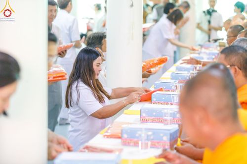 ภาพ No.189649:พิธีทอดผ้าป่าทำนุบำรุงศาสนสถาน ในโครงการธรรมยาตรา กตัญญูบูชา มหาปูชนียาจารย์ พระมงคลเทพมุนี(สด จนฺทสโร) พระผู้ปราบมาร อนุสรณ์สถาน 7 แห่ง ปีที่ 13 ณ วัดสองพี่น้อง ต.ต้นตาล อ.สองพี่น้อง จ.สุพรรณบุรี วันที่ 5 มกราคม พ.ศ. 2568