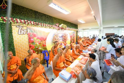 ภาพ No.189651:พิธีทอดผ้าป่าทำนุบำรุงศาสนสถาน ในโครงการธรรมยาตรา กตัญญูบูชา มหาปูชนียาจารย์ พระมงคลเทพมุนี(สด จนฺทสโร) พระผู้ปราบมาร อนุสรณ์สถาน 7 แห่ง ปีที่ 13 ณ วัดสองพี่น้อง ต.ต้นตาล อ.สองพี่น้อง จ.สุพรรณบุรี วันที่ 5 มกราคม พ.ศ. 2568