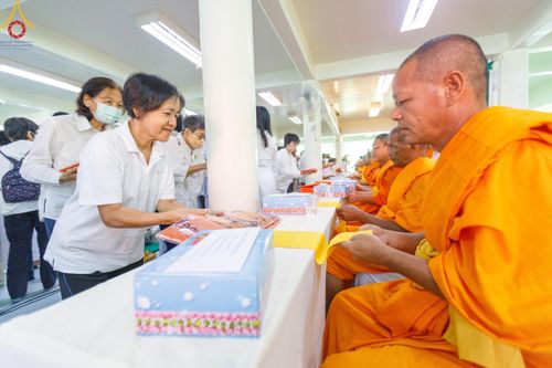 ภาพ No.189650:พิธีทอดผ้าป่าทำนุบำรุงศาสนสถาน ในโครงการธรรมยาตรา กตัญญูบูชา มหาปูชนียาจารย์ พระมงคลเทพมุนี(สด จนฺทสโร) พระผู้ปราบมาร อนุสรณ์สถาน 7 แห่ง ปีที่ 13 ณ วัดสองพี่น้อง ต.ต้นตาล อ.สองพี่น้อง จ.สุพรรณบุรี วันที่ 5 มกราคม พ.ศ. 2568