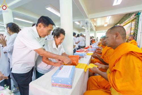 ภาพ No.189652:พิธีทอดผ้าป่าทำนุบำรุงศาสนสถาน ในโครงการธรรมยาตรา กตัญญูบูชา มหาปูชนียาจารย์ พระมงคลเทพมุนี(สด จนฺทสโร) พระผู้ปราบมาร อนุสรณ์สถาน 7 แห่ง ปีที่ 13 ณ วัดสองพี่น้อง ต.ต้นตาล อ.สองพี่น้อง จ.สุพรรณบุรี วันที่ 5 มกราคม พ.ศ. 2568