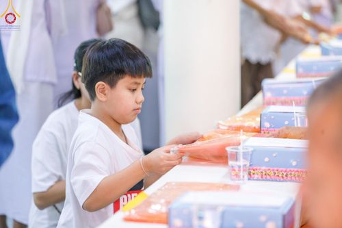 ภาพ No.189653:พิธีทอดผ้าป่าทำนุบำรุงศาสนสถาน ในโครงการธรรมยาตรา กตัญญูบูชา มหาปูชนียาจารย์ พระมงคลเทพมุนี(สด จนฺทสโร) พระผู้ปราบมาร อนุสรณ์สถาน 7 แห่ง ปีที่ 13 ณ วัดสองพี่น้อง ต.ต้นตาล อ.สองพี่น้อง จ.สุพรรณบุรี วันที่ 5 มกราคม พ.ศ. 2568