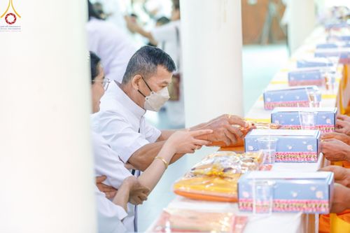 ภาพ No.189655:พิธีทอดผ้าป่าทำนุบำรุงศาสนสถาน ในโครงการธรรมยาตรา กตัญญูบูชา มหาปูชนียาจารย์ พระมงคลเทพมุนี(สด จนฺทสโร) พระผู้ปราบมาร อนุสรณ์สถาน 7 แห่ง ปีที่ 13 ณ วัดสองพี่น้อง ต.ต้นตาล อ.สองพี่น้อง จ.สุพรรณบุรี วันที่ 5 มกราคม พ.ศ. 2568