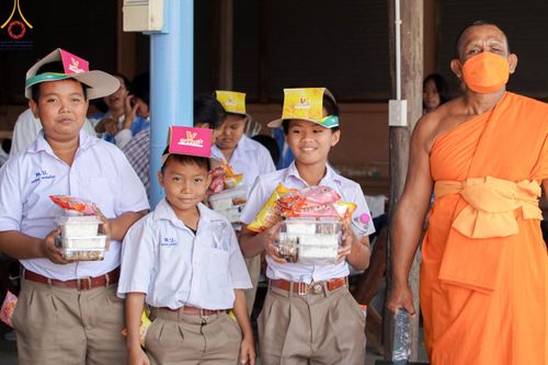 ภาพ No.189764:พิธีทอดผ้าป่าทำนุบำรุงศาสนสถาน ในโครงการธรรมยาตรา กตัญญูบูชา มหาปูชนียาจารย์ พระมงคลเทพมุนี(สด จนฺทสโร) พระผู้ปราบมาร อนุสรณ์สถาน 7 แห่ง ปีที่ 13 ณ วัดใหม่พิบูลย์ผล ต.บางเลน อ.สองพี่น้อง จ.สุพรรณบุรี วันที่ 5 มกราคม พ.ศ. 2568