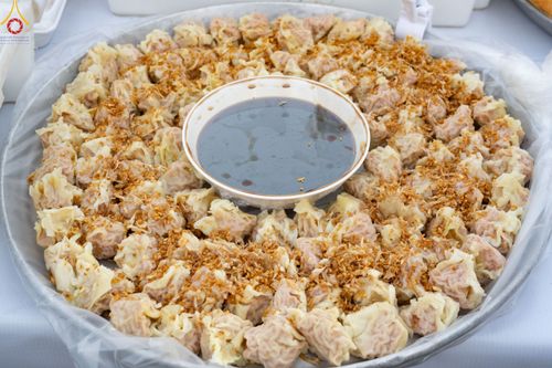 ภาพ No.189969:พิธีถวายภัตตาหารเป็นสังฆทาน แด่พระธรรมยาตรา ณ อนุสรณ์สถานมหาวิหารพระมงคลเทพมุนี (โลตัสแลนด์) อ.สองพี่น้อง จ.สุพรรณบุรี ในโครงการธรรมยาตรา กตัญญูบูชา มหาปูชนียาจารย์ พระมงคลเทพมุนี(สด จนฺทสโร) พระผู้ปราบมาร อนุสรณ์สถาน 7 แห่ง ปีที่ 13 วันที่ 6 มกราคม 2568