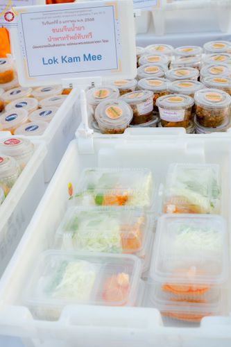 ภาพ No.189980:พิธีถวายภัตตาหารเป็นสังฆทาน แด่พระธรรมยาตรา ณ อนุสรณ์สถานมหาวิหารพระมงคลเทพมุนี (โลตัสแลนด์) อ.สองพี่น้อง จ.สุพรรณบุรี ในโครงการธรรมยาตรา กตัญญูบูชา มหาปูชนียาจารย์ พระมงคลเทพมุนี(สด จนฺทสโร) พระผู้ปราบมาร อนุสรณ์สถาน 7 แห่ง ปีที่ 13 วันที่ 6 มกราคม 2568