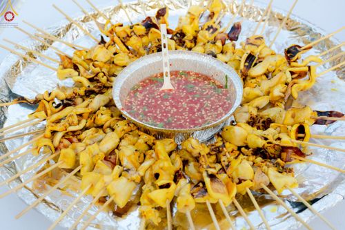 ภาพ No.189985:พิธีถวายภัตตาหารเป็นสังฆทาน แด่พระธรรมยาตรา ณ อนุสรณ์สถานมหาวิหารพระมงคลเทพมุนี (โลตัสแลนด์) อ.สองพี่น้อง จ.สุพรรณบุรี ในโครงการธรรมยาตรา กตัญญูบูชา มหาปูชนียาจารย์ พระมงคลเทพมุนี(สด จนฺทสโร) พระผู้ปราบมาร อนุสรณ์สถาน 7 แห่ง ปีที่ 13 วันที่ 6 มกราคม 2568