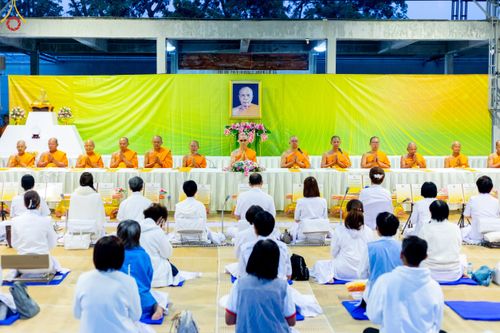 ภาพ No.189987:พิธีถวายภัตตาหารเป็นสังฆทาน แด่พระธรรมยาตรา ณ อนุสรณ์สถานมหาวิหารพระมงคลเทพมุนี (โลตัสแลนด์) อ.สองพี่น้อง จ.สุพรรณบุรี ในโครงการธรรมยาตรา กตัญญูบูชา มหาปูชนียาจารย์ พระมงคลเทพมุนี(สด จนฺทสโร) พระผู้ปราบมาร อนุสรณ์สถาน 7 แห่ง ปีที่ 13 วันที่ 6 มกราคม 2568