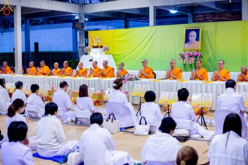 ภาพ No.189990:พิธีถวายภัตตาหารเป็นสังฆทาน แด่พระธรรมยาตรา ณ อนุสรณ์สถานมหาวิหารพระมงคลเทพมุนี (โลตัสแลนด์) อ.สองพี่น้อง จ.สุพรรณบุรี ในโครงการธรรมยาตรา กตัญญูบูชา มหาปูชนียาจารย์ พระมงคลเทพมุนี(สด จนฺทสโร) พระผู้ปราบมาร อนุสรณ์สถาน 7 แห่ง ปีที่ 13 วันที่ 6 มกราคม 2568