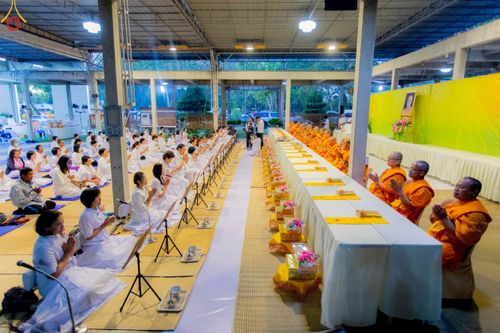 ภาพ No.189992:พิธีถวายภัตตาหารเป็นสังฆทาน แด่พระธรรมยาตรา ณ อนุสรณ์สถานมหาวิหารพระมงคลเทพมุนี (โลตัสแลนด์) อ.สองพี่น้อง จ.สุพรรณบุรี ในโครงการธรรมยาตรา กตัญญูบูชา มหาปูชนียาจารย์ พระมงคลเทพมุนี(สด จนฺทสโร) พระผู้ปราบมาร อนุสรณ์สถาน 7 แห่ง ปีที่ 13 วันที่ 6 มกราคม 2568