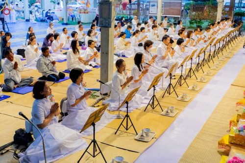 ภาพ No.189993:พิธีถวายภัตตาหารเป็นสังฆทาน แด่พระธรรมยาตรา ณ อนุสรณ์สถานมหาวิหารพระมงคลเทพมุนี (โลตัสแลนด์) อ.สองพี่น้อง จ.สุพรรณบุรี ในโครงการธรรมยาตรา กตัญญูบูชา มหาปูชนียาจารย์ พระมงคลเทพมุนี(สด จนฺทสโร) พระผู้ปราบมาร อนุสรณ์สถาน 7 แห่ง ปีที่ 13 วันที่ 6 มกราคม 2568