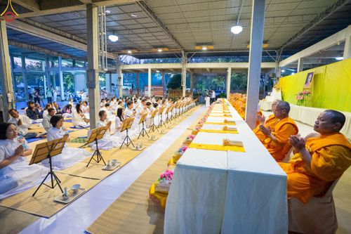 ภาพ No.189999:พิธีถวายภัตตาหารเป็นสังฆทาน แด่พระธรรมยาตรา ณ อนุสรณ์สถานมหาวิหารพระมงคลเทพมุนี (โลตัสแลนด์) อ.สองพี่น้อง จ.สุพรรณบุรี ในโครงการธรรมยาตรา กตัญญูบูชา มหาปูชนียาจารย์ พระมงคลเทพมุนี(สด จนฺทสโร) พระผู้ปราบมาร อนุสรณ์สถาน 7 แห่ง ปีที่ 13 วันที่ 6 มกราคม 2568