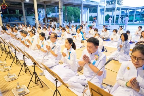 ภาพ No.190003:พิธีถวายภัตตาหารเป็นสังฆทาน แด่พระธรรมยาตรา ณ อนุสรณ์สถานมหาวิหารพระมงคลเทพมุนี (โลตัสแลนด์) อ.สองพี่น้อง จ.สุพรรณบุรี ในโครงการธรรมยาตรา กตัญญูบูชา มหาปูชนียาจารย์ พระมงคลเทพมุนี(สด จนฺทสโร) พระผู้ปราบมาร อนุสรณ์สถาน 7 แห่ง ปีที่ 13 วันที่ 6 มกราคม 2568