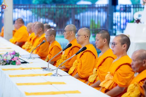 ภาพ No.190012:พิธีถวายภัตตาหารเป็นสังฆทาน แด่พระธรรมยาตรา ณ อนุสรณ์สถานมหาวิหารพระมงคลเทพมุนี (โลตัสแลนด์) อ.สองพี่น้อง จ.สุพรรณบุรี ในโครงการธรรมยาตรา กตัญญูบูชา มหาปูชนียาจารย์ พระมงคลเทพมุนี(สด จนฺทสโร) พระผู้ปราบมาร อนุสรณ์สถาน 7 แห่ง ปีที่ 13 วันที่ 6 มกราคม 2568