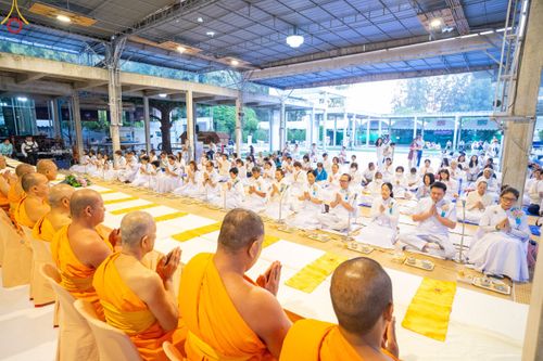 ภาพ No.190011:พิธีถวายภัตตาหารเป็นสังฆทาน แด่พระธรรมยาตรา ณ อนุสรณ์สถานมหาวิหารพระมงคลเทพมุนี (โลตัสแลนด์) อ.สองพี่น้อง จ.สุพรรณบุรี ในโครงการธรรมยาตรา กตัญญูบูชา มหาปูชนียาจารย์ พระมงคลเทพมุนี(สด จนฺทสโร) พระผู้ปราบมาร อนุสรณ์สถาน 7 แห่ง ปีที่ 13 วันที่ 6 มกราคม 2568