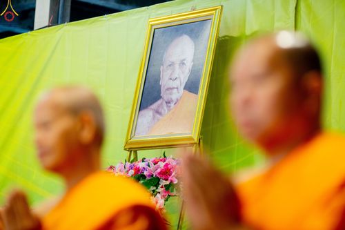 ภาพ No.190016:พิธีถวายภัตตาหารเป็นสังฆทาน แด่พระธรรมยาตรา ณ อนุสรณ์สถานมหาวิหารพระมงคลเทพมุนี (โลตัสแลนด์) อ.สองพี่น้อง จ.สุพรรณบุรี ในโครงการธรรมยาตรา กตัญญูบูชา มหาปูชนียาจารย์ พระมงคลเทพมุนี(สด จนฺทสโร) พระผู้ปราบมาร อนุสรณ์สถาน 7 แห่ง ปีที่ 13 วันที่ 6 มกราคม 2568