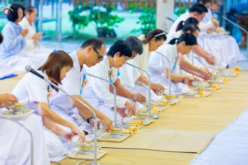 ภาพ No.190017:พิธีถวายภัตตาหารเป็นสังฆทาน แด่พระธรรมยาตรา ณ อนุสรณ์สถานมหาวิหารพระมงคลเทพมุนี (โลตัสแลนด์) อ.สองพี่น้อง จ.สุพรรณบุรี ในโครงการธรรมยาตรา กตัญญูบูชา มหาปูชนียาจารย์ พระมงคลเทพมุนี(สด จนฺทสโร) พระผู้ปราบมาร อนุสรณ์สถาน 7 แห่ง ปีที่ 13 วันที่ 6 มกราคม 2568