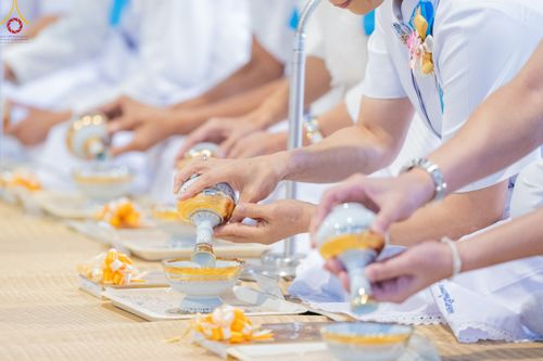 ภาพ No.190020:พิธีถวายภัตตาหารเป็นสังฆทาน แด่พระธรรมยาตรา ณ อนุสรณ์สถานมหาวิหารพระมงคลเทพมุนี (โลตัสแลนด์) อ.สองพี่น้อง จ.สุพรรณบุรี ในโครงการธรรมยาตรา กตัญญูบูชา มหาปูชนียาจารย์ พระมงคลเทพมุนี(สด จนฺทสโร) พระผู้ปราบมาร อนุสรณ์สถาน 7 แห่ง ปีที่ 13 วันที่ 6 มกราคม 2568