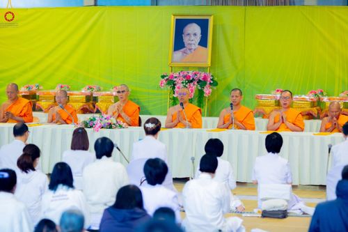 ภาพ No.190021:พิธีถวายภัตตาหารเป็นสังฆทาน แด่พระธรรมยาตรา ณ อนุสรณ์สถานมหาวิหารพระมงคลเทพมุนี (โลตัสแลนด์) อ.สองพี่น้อง จ.สุพรรณบุรี ในโครงการธรรมยาตรา กตัญญูบูชา มหาปูชนียาจารย์ พระมงคลเทพมุนี(สด จนฺทสโร) พระผู้ปราบมาร อนุสรณ์สถาน 7 แห่ง ปีที่ 13 วันที่ 6 มกราคม 2568