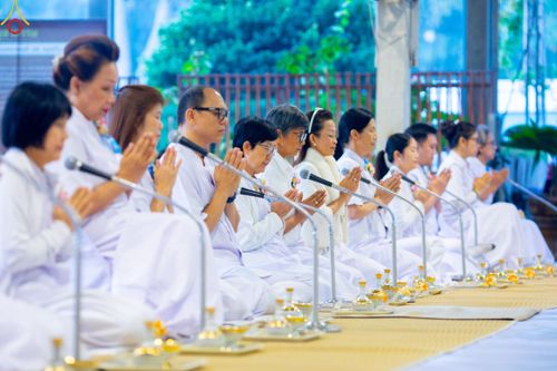 ภาพ No.190022:พิธีถวายภัตตาหารเป็นสังฆทาน แด่พระธรรมยาตรา ณ อนุสรณ์สถานมหาวิหารพระมงคลเทพมุนี (โลตัสแลนด์) อ.สองพี่น้อง จ.สุพรรณบุรี ในโครงการธรรมยาตรา กตัญญูบูชา มหาปูชนียาจารย์ พระมงคลเทพมุนี(สด จนฺทสโร) พระผู้ปราบมาร อนุสรณ์สถาน 7 แห่ง ปีที่ 13 วันที่ 6 มกราคม 2568