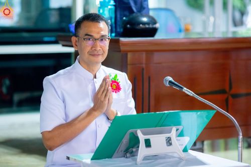 ภาพ No.190024:พิธีถวายภัตตาหารเป็นสังฆทาน แด่พระธรรมยาตรา ณ อนุสรณ์สถานมหาวิหารพระมงคลเทพมุนี (โลตัสแลนด์) อ.สองพี่น้อง จ.สุพรรณบุรี ในโครงการธรรมยาตรา กตัญญูบูชา มหาปูชนียาจารย์ พระมงคลเทพมุนี(สด จนฺทสโร) พระผู้ปราบมาร อนุสรณ์สถาน 7 แห่ง ปีที่ 13 วันที่ 6 มกราคม 2568