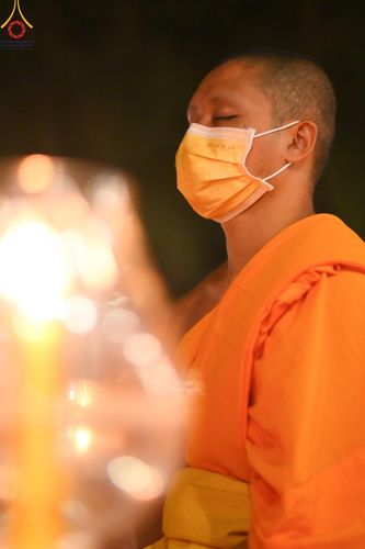 ภาพ No.190118:พิธีจุดประทีปถวายเป็นพุทธบูชา และบูชาธรรมมหาปูชนียาจารย์ ณ อนุสรณ์สถานมหาวิหารพระมงคลเทพมุนี (โลตัสแลนด์) อ.สองพี่น้อง จ.สุพรรณบุรี ในโครงการธรรมยาตรา กตัญญูบูชา มหาปูชนียาจารย์ พระมงคลเทพมุนี(สด จนฺทสโร) พระผู้ปราบมาร อนุสรณ์สถาน 7 แห่ง ปีที่ 13