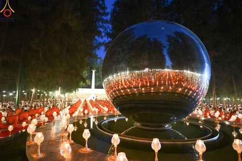 ภาพ No.190119:พิธีจุดประทีปถวายเป็นพุทธบูชา และบูชาธรรมมหาปูชนียาจารย์ ณ อนุสรณ์สถานมหาวิหารพระมงคลเทพมุนี (โลตัสแลนด์) อ.สองพี่น้อง จ.สุพรรณบุรี ในโครงการธรรมยาตรา กตัญญูบูชา มหาปูชนียาจารย์ พระมงคลเทพมุนี(สด จนฺทสโร) พระผู้ปราบมาร อนุสรณ์สถาน 7 แห่ง ปีที่ 13