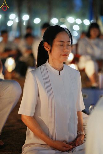 ภาพ No.190124:พิธีจุดประทีปถวายเป็นพุทธบูชา และบูชาธรรมมหาปูชนียาจารย์ ณ อนุสรณ์สถานมหาวิหารพระมงคลเทพมุนี (โลตัสแลนด์) อ.สองพี่น้อง จ.สุพรรณบุรี ในโครงการธรรมยาตรา กตัญญูบูชา มหาปูชนียาจารย์ พระมงคลเทพมุนี(สด จนฺทสโร) พระผู้ปราบมาร อนุสรณ์สถาน 7 แห่ง ปีที่ 13