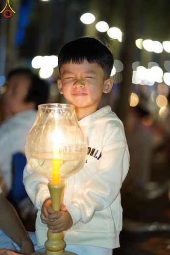ภาพ No.190127:พิธีจุดประทีปถวายเป็นพุทธบูชา และบูชาธรรมมหาปูชนียาจารย์ ณ อนุสรณ์สถานมหาวิหารพระมงคลเทพมุนี (โลตัสแลนด์) อ.สองพี่น้อง จ.สุพรรณบุรี ในโครงการธรรมยาตรา กตัญญูบูชา มหาปูชนียาจารย์ พระมงคลเทพมุนี(สด จนฺทสโร) พระผู้ปราบมาร อนุสรณ์สถาน 7 แห่ง ปีที่ 13