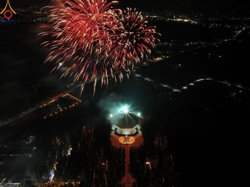 ภาพ No.190136:พิธีจุดประทีปถวายเป็นพุทธบูชา และบูชาธรรมมหาปูชนียาจารย์ ณ อนุสรณ์สถานมหาวิหารพระมงคลเทพมุนี (โลตัสแลนด์) อ.สองพี่น้อง จ.สุพรรณบุรี ในโครงการธรรมยาตรา กตัญญูบูชา มหาปูชนียาจารย์ พระมงคลเทพมุนี(สด จนฺทสโร) พระผู้ปราบมาร อนุสรณ์สถาน 7 แห่ง ปีที่ 13