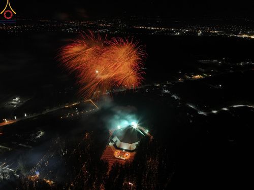 ภาพ No.190140:พิธีจุดประทีปถวายเป็นพุทธบูชา และบูชาธรรมมหาปูชนียาจารย์ ณ อนุสรณ์สถานมหาวิหารพระมงคลเทพมุนี (โลตัสแลนด์) อ.สองพี่น้อง จ.สุพรรณบุรี ในโครงการธรรมยาตรา กตัญญูบูชา มหาปูชนียาจารย์ พระมงคลเทพมุนี(สด จนฺทสโร) พระผู้ปราบมาร อนุสรณ์สถาน 7 แห่ง ปีที่ 13