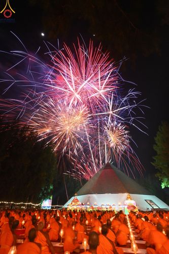 ภาพ No.190146:พิธีจุดประทีปถวายเป็นพุทธบูชา และบูชาธรรมมหาปูชนียาจารย์ ณ อนุสรณ์สถานมหาวิหารพระมงคลเทพมุนี (โลตัสแลนด์) อ.สองพี่น้อง จ.สุพรรณบุรี ในโครงการธรรมยาตรา กตัญญูบูชา มหาปูชนียาจารย์ พระมงคลเทพมุนี(สด จนฺทสโร) พระผู้ปราบมาร อนุสรณ์สถาน 7 แห่ง ปีที่ 13