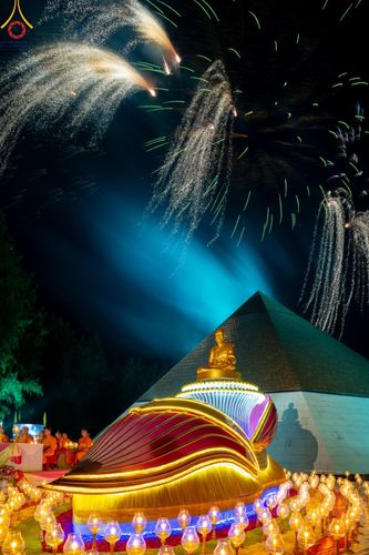 ภาพ No.190154:พิธีจุดประทีปถวายเป็นพุทธบูชา และบูชาธรรมมหาปูชนียาจารย์ ณ อนุสรณ์สถานมหาวิหารพระมงคลเทพมุนี (โลตัสแลนด์) อ.สองพี่น้อง จ.สุพรรณบุรี ในโครงการธรรมยาตรา กตัญญูบูชา มหาปูชนียาจารย์ พระมงคลเทพมุนี(สด จนฺทสโร) พระผู้ปราบมาร อนุสรณ์สถาน 7 แห่ง ปีที่ 13