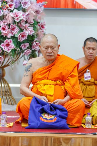 ภาพ No.190329:พิธีเจริญพระพุทธมนต์ ปฏิบัติธรรม มอบทุนการศึกษา ถวายสังฆทาน 141 วัด เพื่อถวายเป็นพุทธบูชา และขับเคลื่อนโครงการหมู่บ้านรักษาศีล 5 โดยคณะสงฆ์จังหวัดสุพรรณบุรี คณะศิษยานุศิษย์วัดพระธรรมกาย โครงการธรรมยาตรา ปีที่ 13 ณ ศูนย์ปฏิบัติธรรมพระมงคลเทพมุนี