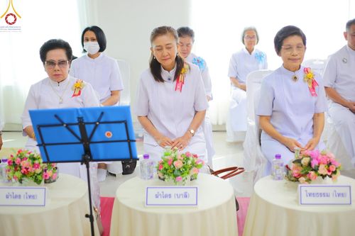 ภาพ No.190332:พิธีเจริญพระพุทธมนต์ ปฏิบัติธรรม มอบทุนการศึกษา ถวายสังฆทาน 141 วัด เพื่อถวายเป็นพุทธบูชา และขับเคลื่อนโครงการหมู่บ้านรักษาศีล 5 โดยคณะสงฆ์จังหวัดสุพรรณบุรี คณะศิษยานุศิษย์วัดพระธรรมกาย โครงการธรรมยาตรา ปีที่ 13 ณ ศูนย์ปฏิบัติธรรมพระมงคลเทพมุนี