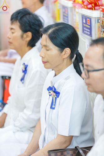 ภาพ No.190333:พิธีเจริญพระพุทธมนต์ ปฏิบัติธรรม มอบทุนการศึกษา ถวายสังฆทาน 141 วัด เพื่อถวายเป็นพุทธบูชา และขับเคลื่อนโครงการหมู่บ้านรักษาศีล 5 โดยคณะสงฆ์จังหวัดสุพรรณบุรี คณะศิษยานุศิษย์วัดพระธรรมกาย โครงการธรรมยาตรา ปีที่ 13 ณ ศูนย์ปฏิบัติธรรมพระมงคลเทพมุนี