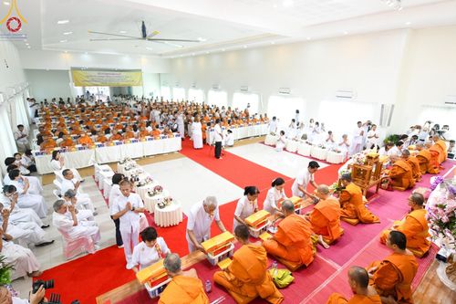 ภาพ No.190337:พิธีเจริญพระพุทธมนต์ ปฏิบัติธรรม มอบทุนการศึกษา ถวายสังฆทาน 141 วัด เพื่อถวายเป็นพุทธบูชา และขับเคลื่อนโครงการหมู่บ้านรักษาศีล 5 โดยคณะสงฆ์จังหวัดสุพรรณบุรี คณะศิษยานุศิษย์วัดพระธรรมกาย โครงการธรรมยาตรา ปีที่ 13 ณ ศูนย์ปฏิบัติธรรมพระมงคลเทพมุนี