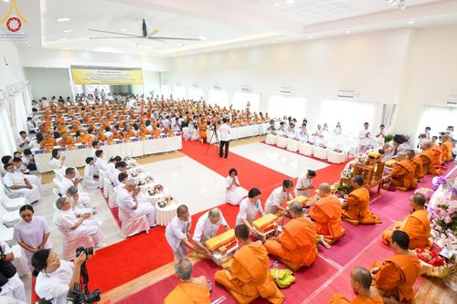 ภาพ No.190338:พิธีเจริญพระพุทธมนต์ ปฏิบัติธรรม มอบทุนการศึกษา ถวายสังฆทาน 141 วัด เพื่อถวายเป็นพุทธบูชา และขับเคลื่อนโครงการหมู่บ้านรักษาศีล 5 โดยคณะสงฆ์จังหวัดสุพรรณบุรี คณะศิษยานุศิษย์วัดพระธรรมกาย โครงการธรรมยาตรา ปีที่ 13 ณ ศูนย์ปฏิบัติธรรมพระมงคลเทพมุนี