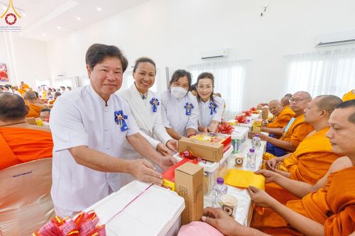ภาพ No.190349:พิธีเจริญพระพุทธมนต์ ปฏิบัติธรรม มอบทุนการศึกษา ถวายสังฆทาน 141 วัด เพื่อถวายเป็นพุทธบูชา และขับเคลื่อนโครงการหมู่บ้านรักษาศีล 5 โดยคณะสงฆ์จังหวัดสุพรรณบุรี คณะศิษยานุศิษย์วัดพระธรรมกาย โครงการธรรมยาตรา ปีที่ 13 ณ ศูนย์ปฏิบัติธรรมพระมงคลเทพมุนี