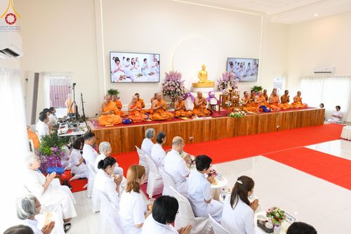ภาพ No.190352:พิธีเจริญพระพุทธมนต์ ปฏิบัติธรรม มอบทุนการศึกษา ถวายสังฆทาน 141 วัด เพื่อถวายเป็นพุทธบูชา และขับเคลื่อนโครงการหมู่บ้านรักษาศีล 5 โดยคณะสงฆ์จังหวัดสุพรรณบุรี คณะศิษยานุศิษย์วัดพระธรรมกาย โครงการธรรมยาตรา ปีที่ 13 ณ ศูนย์ปฏิบัติธรรมพระมงคลเทพมุนี