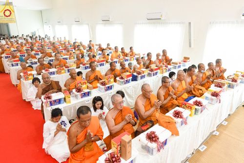 ภาพ No.190354:พิธีเจริญพระพุทธมนต์ ปฏิบัติธรรม มอบทุนการศึกษา ถวายสังฆทาน 141 วัด เพื่อถวายเป็นพุทธบูชา และขับเคลื่อนโครงการหมู่บ้านรักษาศีล 5 โดยคณะสงฆ์จังหวัดสุพรรณบุรี คณะศิษยานุศิษย์วัดพระธรรมกาย โครงการธรรมยาตรา ปีที่ 13 ณ ศูนย์ปฏิบัติธรรมพระมงคลเทพมุนี