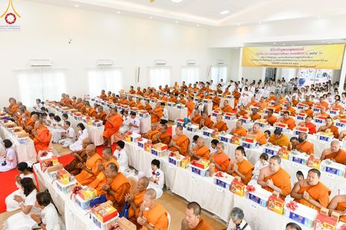 ภาพ No.190355:พิธีเจริญพระพุทธมนต์ ปฏิบัติธรรม มอบทุนการศึกษา ถวายสังฆทาน 141 วัด เพื่อถวายเป็นพุทธบูชา และขับเคลื่อนโครงการหมู่บ้านรักษาศีล 5 โดยคณะสงฆ์จังหวัดสุพรรณบุรี คณะศิษยานุศิษย์วัดพระธรรมกาย โครงการธรรมยาตรา ปีที่ 13 ณ ศูนย์ปฏิบัติธรรมพระมงคลเทพมุนี