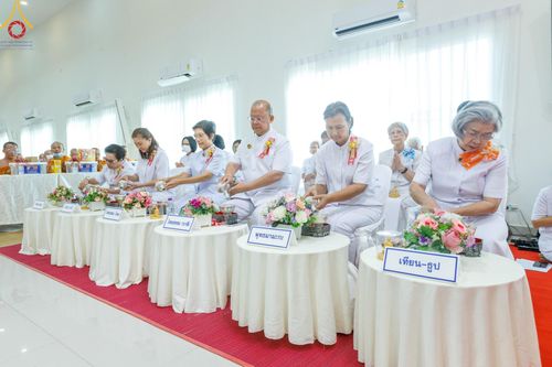 ภาพ No.190357:พิธีเจริญพระพุทธมนต์ ปฏิบัติธรรม มอบทุนการศึกษา ถวายสังฆทาน 141 วัด เพื่อถวายเป็นพุทธบูชา และขับเคลื่อนโครงการหมู่บ้านรักษาศีล 5 โดยคณะสงฆ์จังหวัดสุพรรณบุรี คณะศิษยานุศิษย์วัดพระธรรมกาย โครงการธรรมยาตรา ปีที่ 13 ณ ศูนย์ปฏิบัติธรรมพระมงคลเทพมุนี