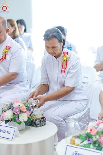 ภาพ No.190360:พิธีเจริญพระพุทธมนต์ ปฏิบัติธรรม มอบทุนการศึกษา ถวายสังฆทาน 141 วัด เพื่อถวายเป็นพุทธบูชา และขับเคลื่อนโครงการหมู่บ้านรักษาศีล 5 โดยคณะสงฆ์จังหวัดสุพรรณบุรี คณะศิษยานุศิษย์วัดพระธรรมกาย โครงการธรรมยาตรา ปีที่ 13 ณ ศูนย์ปฏิบัติธรรมพระมงคลเทพมุนี
